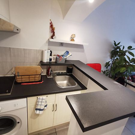 Studio Et Stationnement Offert Centre Hyères Extérieur photo